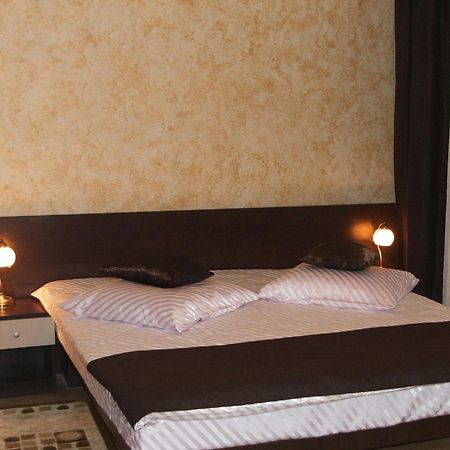 Pension Cleopatra Тыргу-Муреш Экстерьер фото