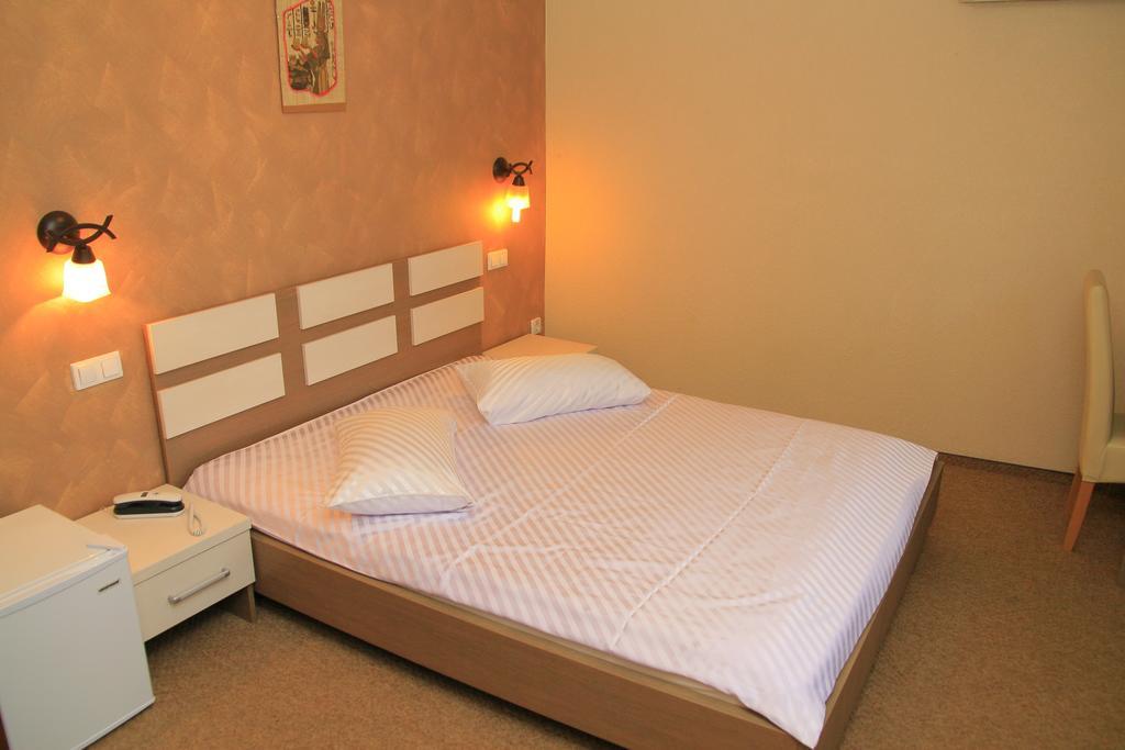 Pension Cleopatra Тыргу-Муреш Экстерьер фото