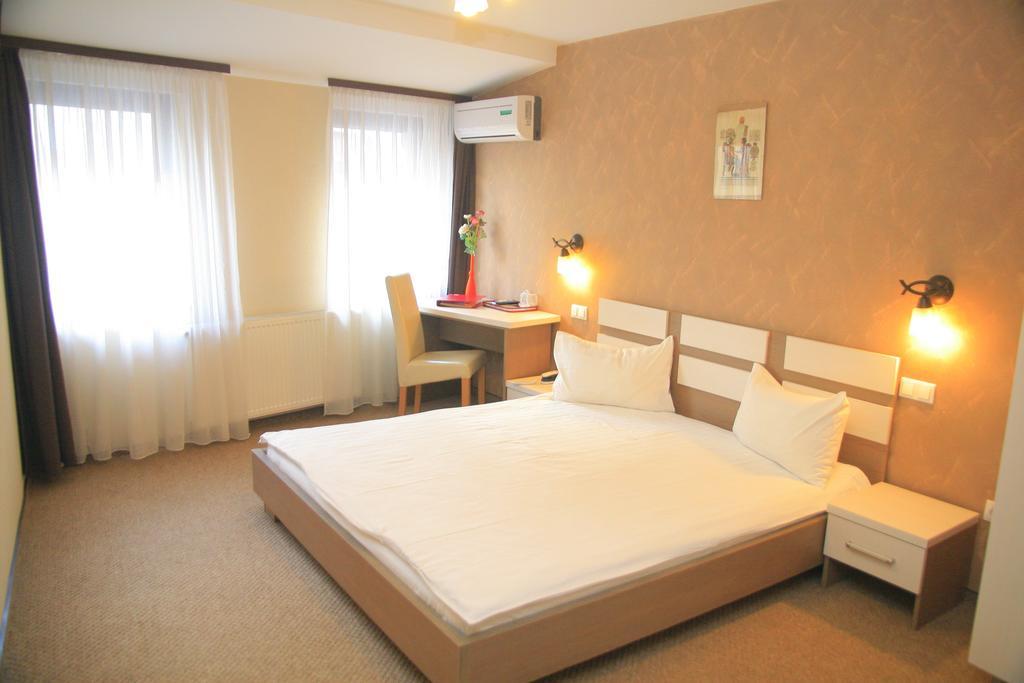 Pension Cleopatra Тыргу-Муреш Экстерьер фото