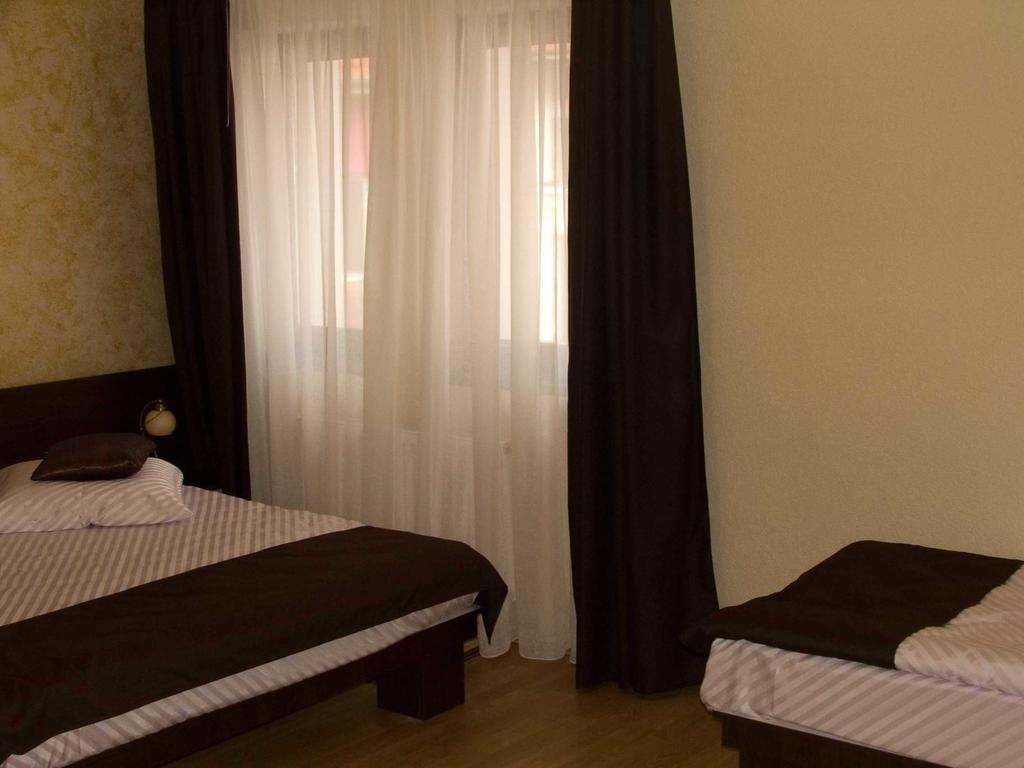 Pension Cleopatra Тыргу-Муреш Экстерьер фото