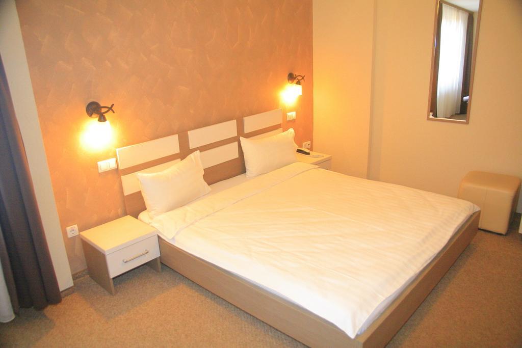 Pension Cleopatra Тыргу-Муреш Экстерьер фото