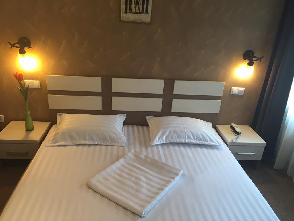 Pension Cleopatra Тыргу-Муреш Экстерьер фото