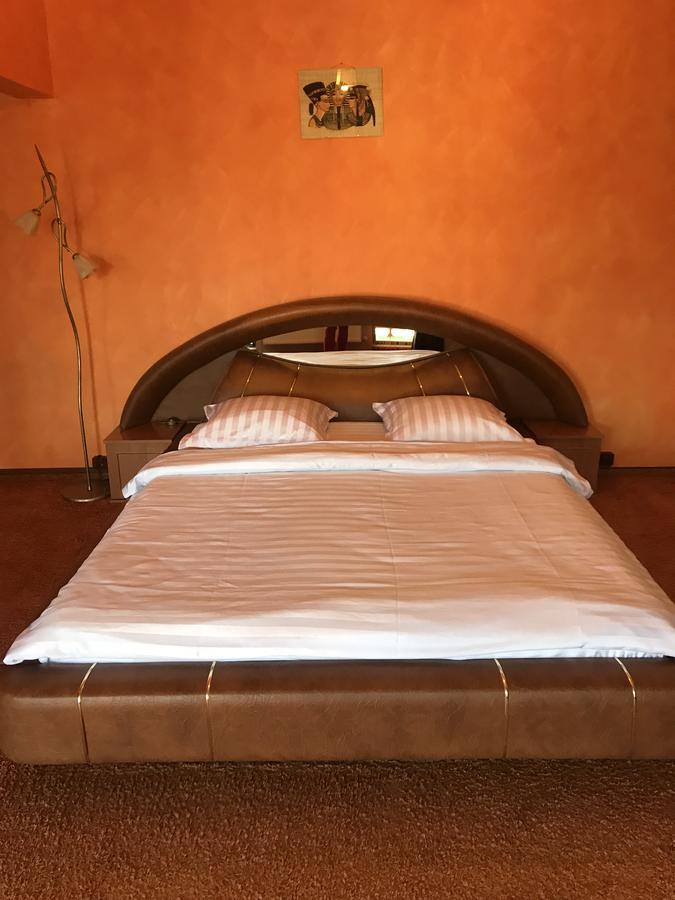 Pension Cleopatra Тыргу-Муреш Экстерьер фото